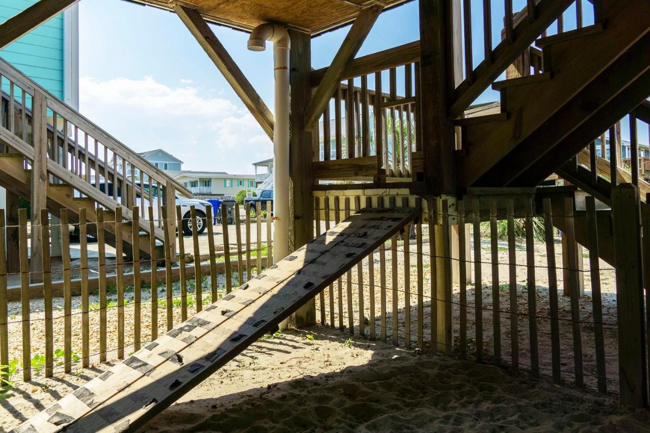 Big Cahoona Hill By Oak Island Accommodations Exterior photo