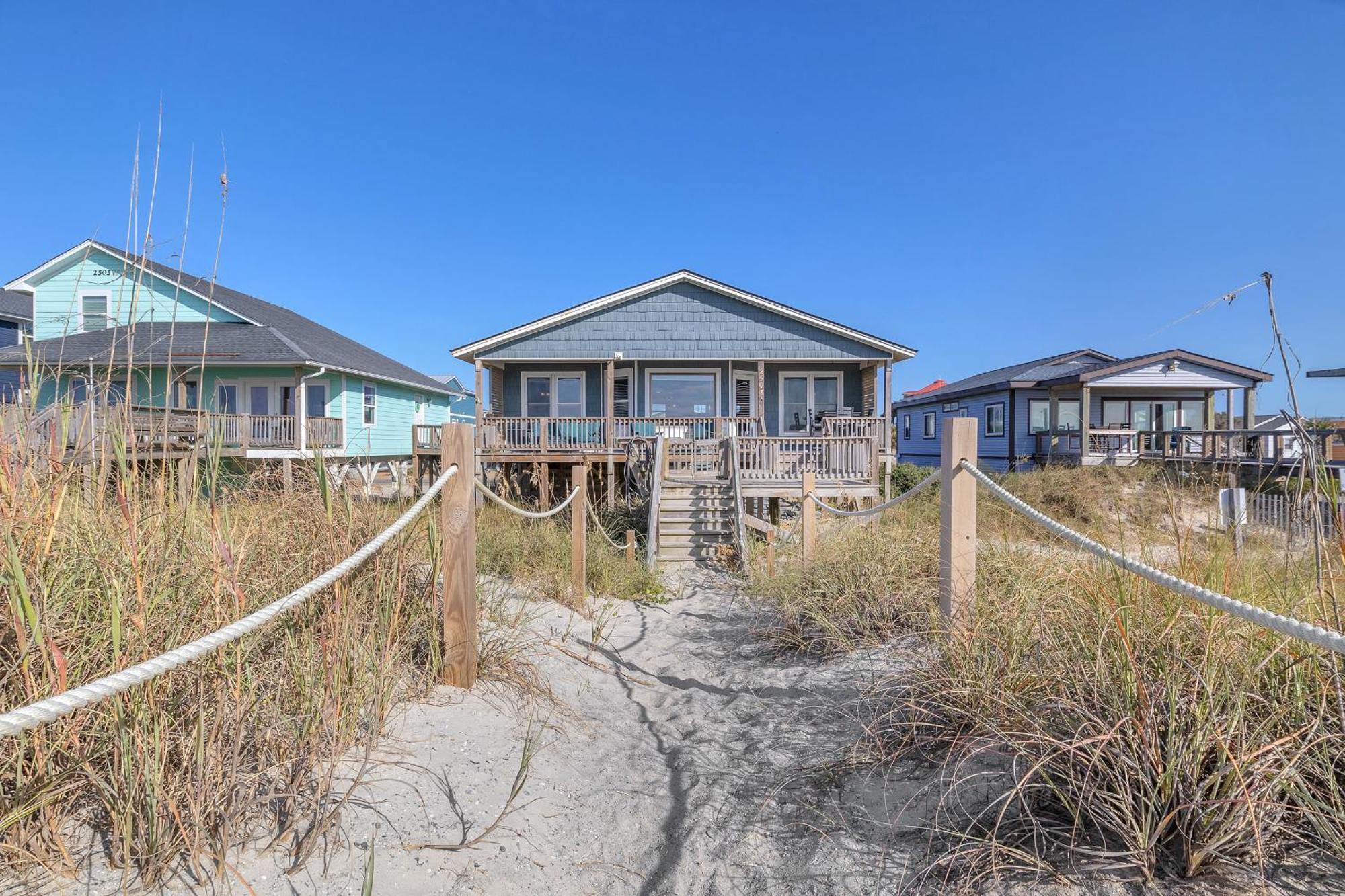 Big Cahoona Hill By Oak Island Accommodations Exterior photo